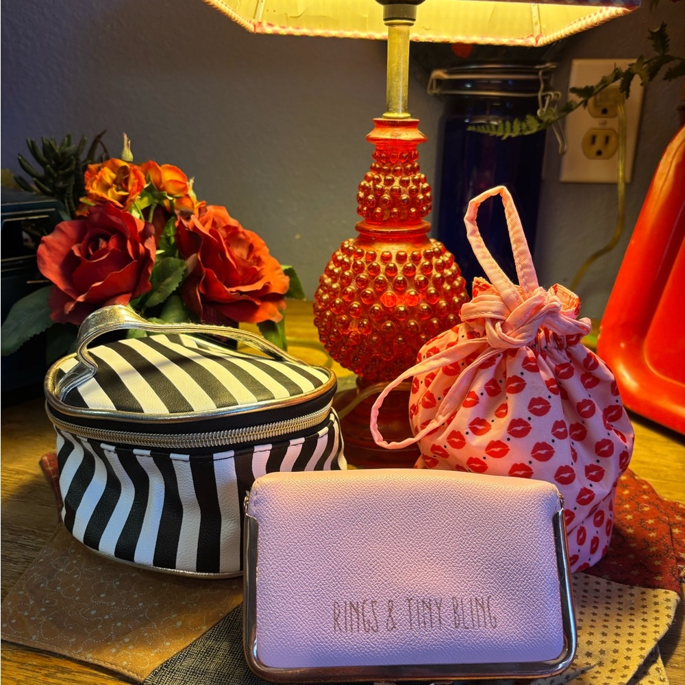 Miscellaneous Cosmetic & Jewelry Cases